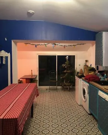 Maison Et Jardin Avec Entree Independante Et Ses 2 Chats