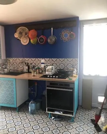 Maison Et Jardin Avec Entree Independante Et Ses 2 Chats